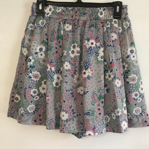 Floral print high waisted shorts - Picture 2 of 2